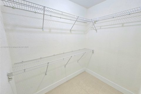 Copropriété à louer à Bay Harbor Islands, Floride: 3 chambres, 112.23 m2 № 1936318 - photo 9