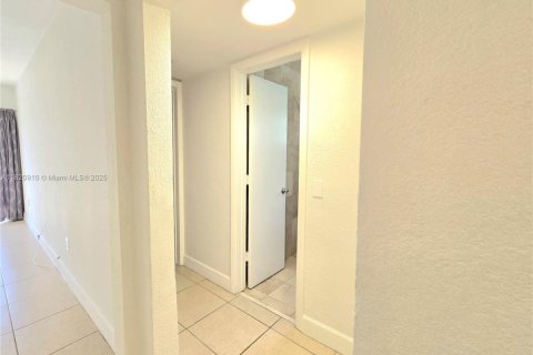 Copropriété à louer à Bay Harbor Islands, Floride: 3 chambres, 112.23 m2 № 1936318 - photo 17