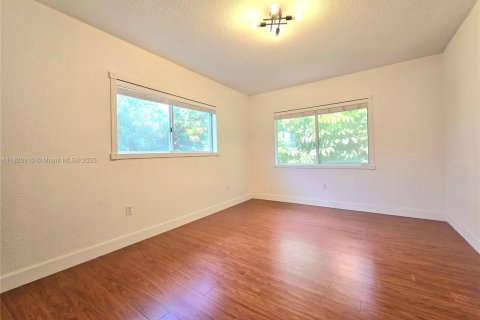 Copropriété à louer à Bay Harbor Islands, Floride: 3 chambres, 112.23 m2 № 1936318 - photo 7