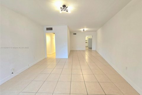 Copropriété à louer à Bay Harbor Islands, Floride: 3 chambres, 112.23 m2 № 1936318 - photo 3