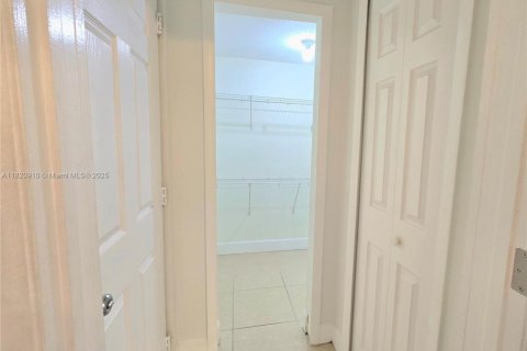 Copropriété à louer à Bay Harbor Islands, Floride: 3 chambres, 112.23 m2 № 1936318 - photo 16