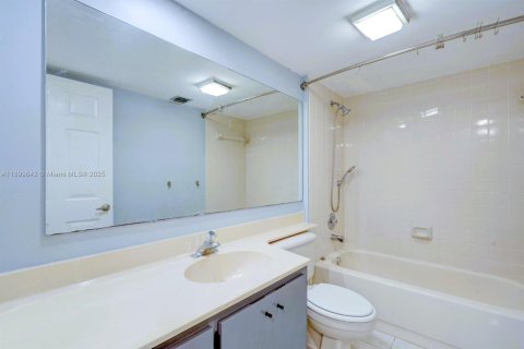 Condo in Boca Raton, Florida, 2 bedrooms  № 1951500 - photo 22