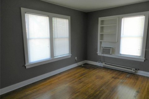 Commercial property in Saint Petersburg, Florida 175.59 sq.m. № 1718254 - photo 2