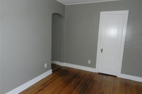 Commercial property in Saint Petersburg, Florida 175.59 sq.m. № 1718254 - photo 5