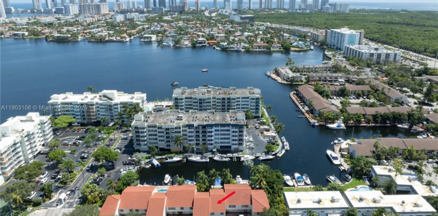 Touwnhouse à North Miami Beach, Floride 3 chambres, 157 m2 № 1955612