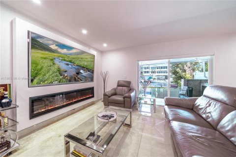 Touwnhouse à vendre à North Miami Beach, Floride: 3 chambres, 157 m2 № 1955612 - photo 15