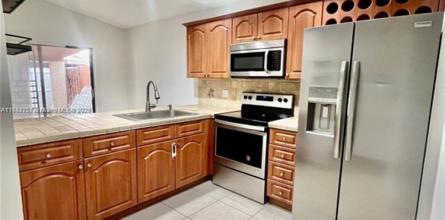 Casa en Hialeah, Florida 3 dormitorios, 108.7 m2 № 1930316
