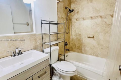 Casa en alquiler en Hialeah, Florida, 3 dormitorios, 108.7 m2 № 1930316 - foto 10