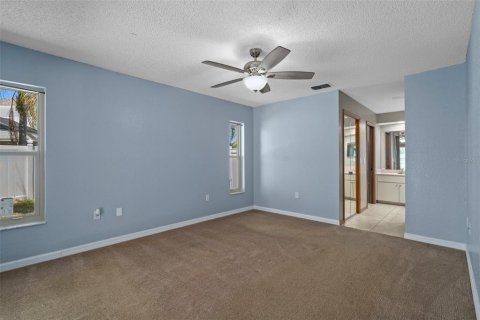 House in Spring Hill, Florida 4 bedrooms, 212 sq.m. № 2229430 - photo 28