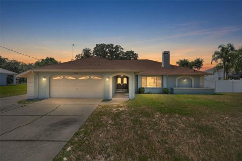 House in Spring Hill, Florida 4 bedrooms, 212 sq.m. № 2229430 - photo 3