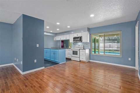 House in Spring Hill, Florida 4 bedrooms, 212 sq.m. № 2229430 - photo 16