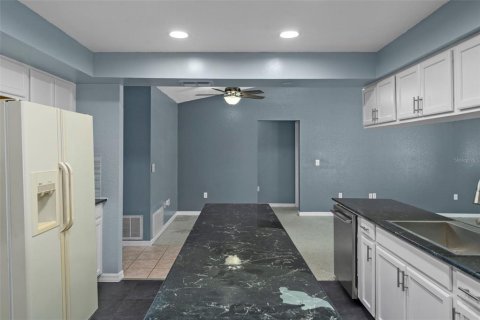 House in Spring Hill, Florida 4 bedrooms, 212 sq.m. № 2229430 - photo 19