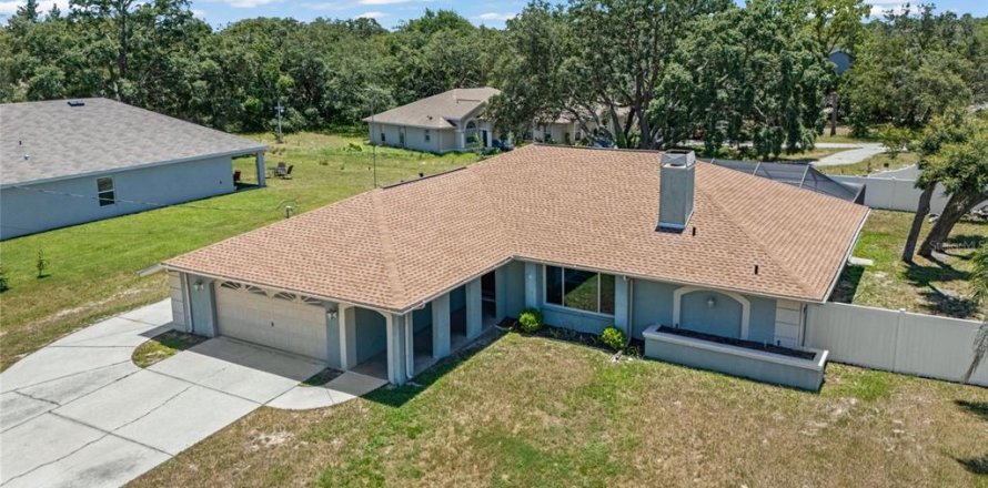 House in Spring Hill, Florida 4 bedrooms, 212 sq.m. № 2229430