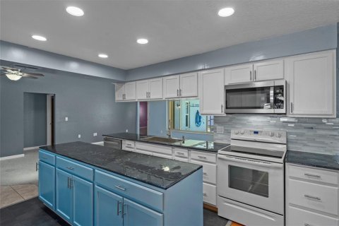 House in Spring Hill, Florida 4 bedrooms, 212 sq.m. № 2229430 - photo 20
