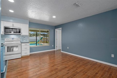 House in Spring Hill, Florida 4 bedrooms, 212 sq.m. № 2229430 - photo 15