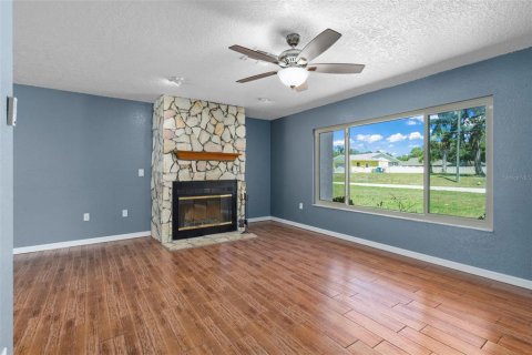 House in Spring Hill, Florida 4 bedrooms, 212 sq.m. № 2229430 - photo 11
