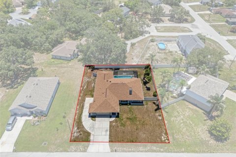 House in Spring Hill, Florida 4 bedrooms, 212 sq.m. № 2229430 - photo 2