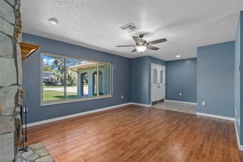 House in Spring Hill, Florida 4 bedrooms, 212 sq.m. № 2229430 - photo 13