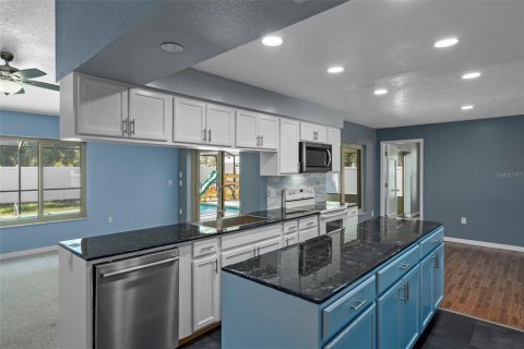House in Spring Hill, Florida 4 bedrooms, 212 sq.m. № 2229430 - photo 21