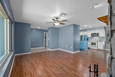 House in Spring Hill, Florida 4 bedrooms, 212 sq.m. № 2229430 - photo 14
