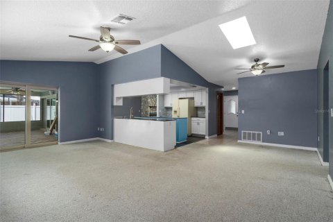 House in Spring Hill, Florida 4 bedrooms, 212 sq.m. № 2229430 - photo 25