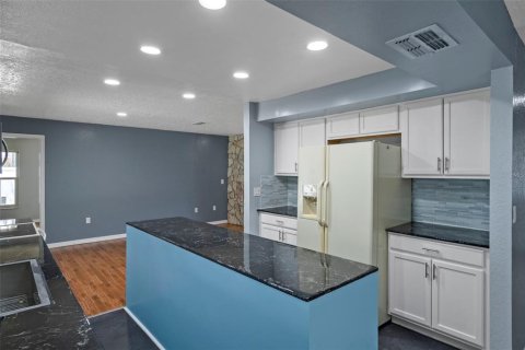 House in Spring Hill, Florida 4 bedrooms, 212 sq.m. № 2229430 - photo 22