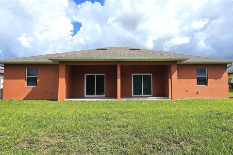 Propiedad comercial en venta en Lehigh Acres, Florida, 6 dormitorios, 231.51 m2 № 2314215 - foto 5
