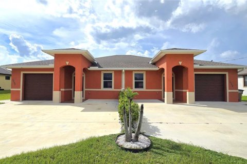 Commercial property in Lehigh Acres, Florida 6 bedrooms, 231.51 sq.m. № 2314215