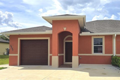 Propiedad comercial en venta en Lehigh Acres, Florida, 6 dormitorios, 231.51 m2 № 2314215 - foto 2