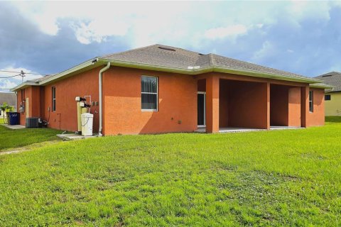 Propiedad comercial en venta en Lehigh Acres, Florida, 6 dormitorios, 231.51 m2 № 2314215 - foto 4