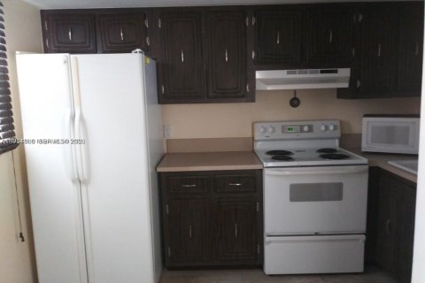 Condominio en alquiler en Oakland Park, Florida, 1 dormitorio, 69.68 m2 № 2026150 - foto 6