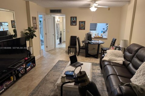 Condominio en alquiler en Oakland Park, Florida, 1 dormitorio, 69.68 m2 № 2026150 - foto 2