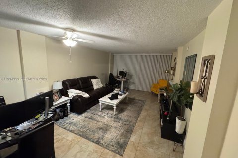 Condominio en alquiler en Oakland Park, Florida, 1 dormitorio, 69.68 m2 № 2026150 - foto 3