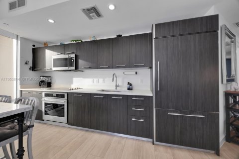 Copropriété à louer à Miami, Floride: 2 chambres, 97.83 m2 № 2008038 - photo 4