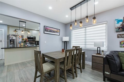 House in Miami, Florida 2 bedrooms, 184.69 sq.m. № 2040526 - photo 22