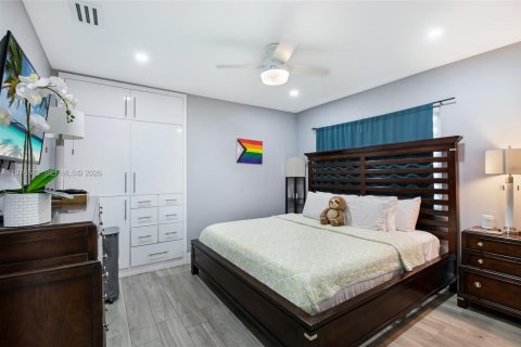 House in Miami, Florida 2 bedrooms, 184.69 sq.m. № 2040526 - photo 26