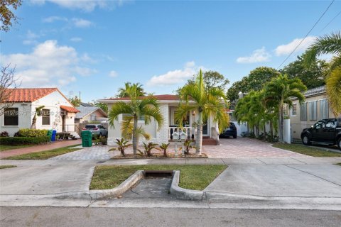 House in Miami, Florida 2 bedrooms, 184.69 sq.m. № 2040526 - photo 13