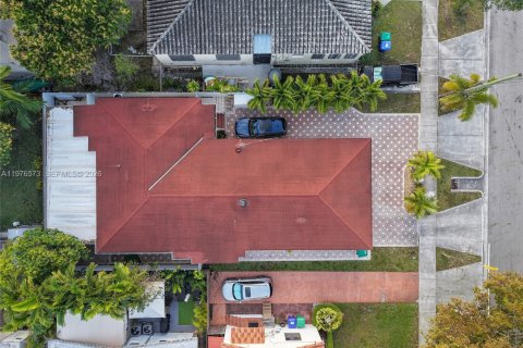 House in Miami, Florida 2 bedrooms, 184.69 sq.m. № 2040526 - photo 11