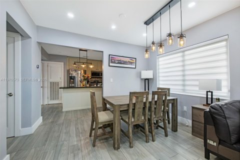 House in Miami, Florida 2 bedrooms, 184.69 sq.m. № 2040526 - photo 21