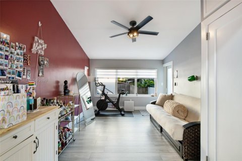 House in Miami, Florida 2 bedrooms, 184.69 sq.m. № 2040526 - photo 25