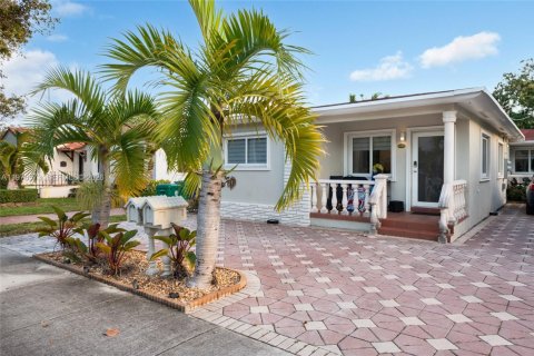 House in Miami, Florida 2 bedrooms, 184.69 sq.m. № 2040526 - photo 15