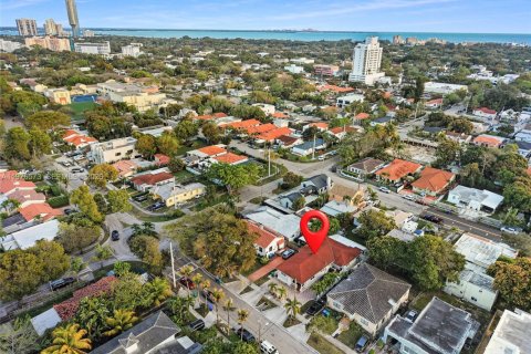 House in Miami, Florida 2 bedrooms, 184.69 sq.m. № 2040526 - photo 9