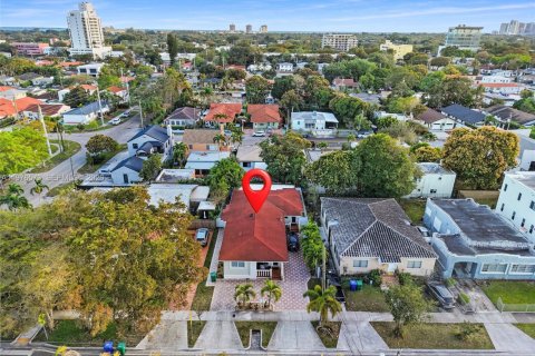 House in Miami, Florida 2 bedrooms, 184.69 sq.m. № 2040526 - photo 8