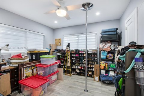 House in Miami, Florida 2 bedrooms, 184.69 sq.m. № 2040526 - photo 27