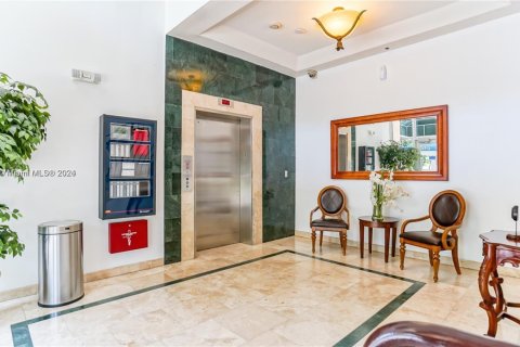 Купить кондоминиум в Майами, Флорида 2 спальни, 95.69м2, № 1702942 - фото 27
