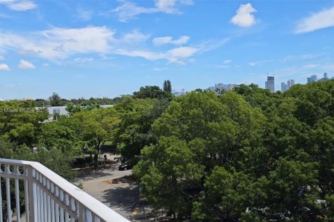 Купить кондоминиум в Майами, Флорида 2 спальни, 95.69м2, № 1702942 - фото 12