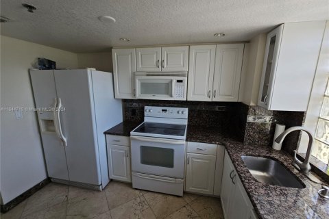 Купить кондоминиум в Майами, Флорида 2 спальни, 95.69м2, № 1702942 - фото 7