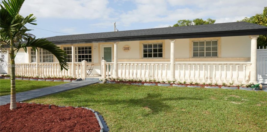 Дом в Майами, Флорида 4 спальни, 244.7м2 № 2051515