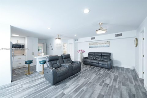 Купить виллу или дом в Майами, Флорида 4 спальни, 244.7м2, № 2051515 - фото 20