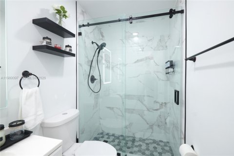 Купить виллу или дом в Майами, Флорида 4 спальни, 244.7м2, № 2051515 - фото 15